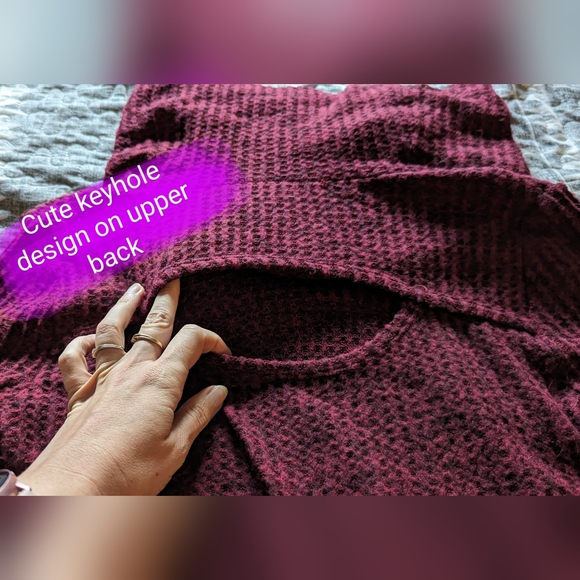 🎉No Boundaries size Med, EUC 3/4 sleeve, burgundy, cowl neck pullover - Picture 12 of 14